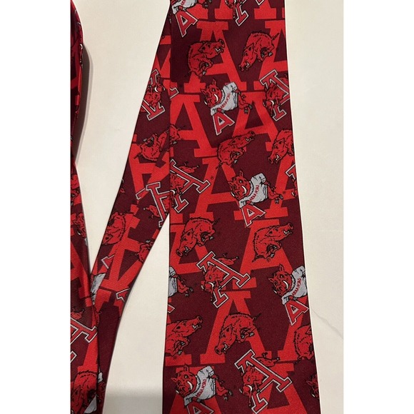 Arkansas Razorbacks Tie - Picture 2 of 6